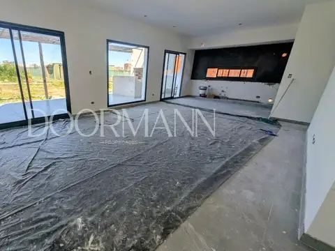 Casa venta 4 ambientes con dependencia barrio santa ana