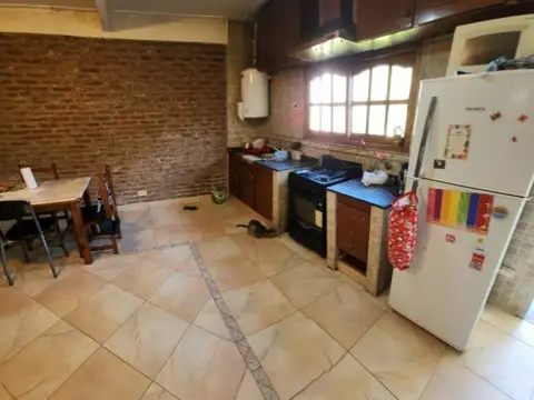 Casa en Venta con 3 cocheras