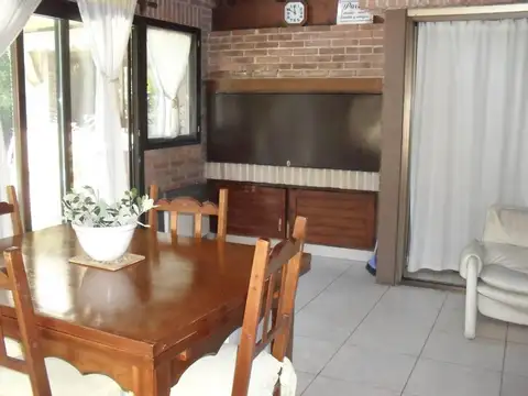 Casa 6 ambientes con 4 baños