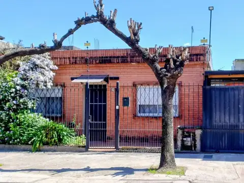 CASA en VENTA 4 AMB. PARQUE y PARRILLA-BOULOGNE