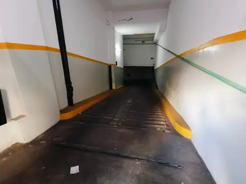 VENTA - COCHERA CUBIERTA - VILLA URQUIZA CENTRO