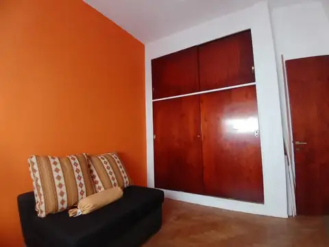 Casa P.H 3 Ambientes al frente con patio y terraza.