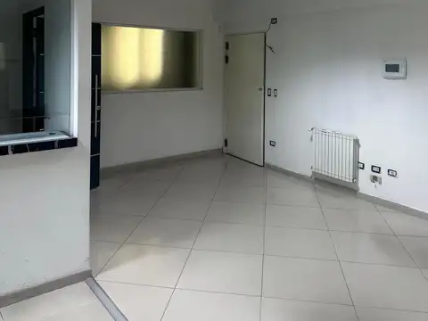 Oficina en Alquiler con 2 cocheras