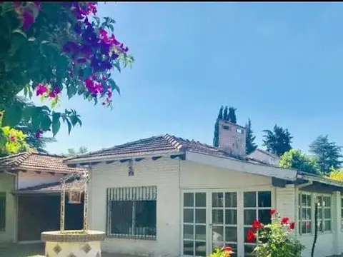 Casa Quinta en venta en barrio El Trébol, gran terreno de 4600 m2. La Unión, Ezeiza.