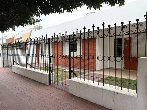 Casa de 3 habitaciones lista para mudarse en Barrio Las Flores