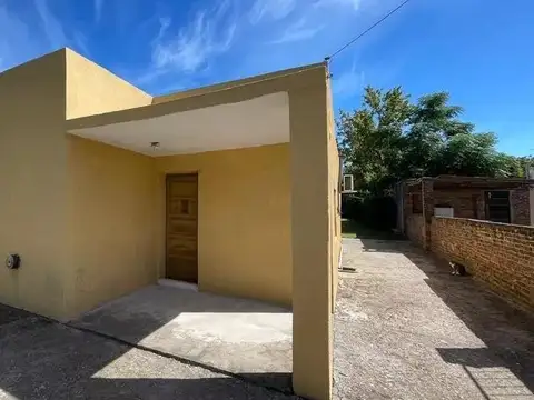 Casa en venta - 2 Dormitorios 1 Baño - Cocheras - 400Mts2 - Luján