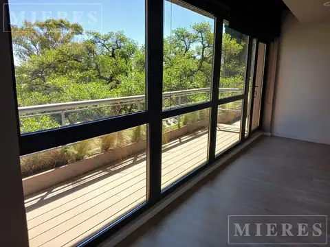 Oficina en Alquiler con 3 cocheras