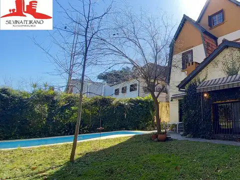 Majestuosa Casa 10 amb, Piscina, Jardín, Espacio para 2 vehiculos