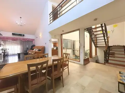 Casa 6 ambientes con 3 baños