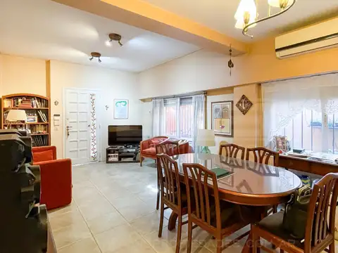 Casa 5 ambientes con 2 baños