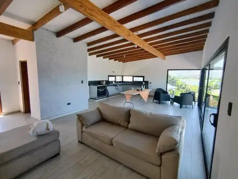 Casa 6 ambientes con 3 baños