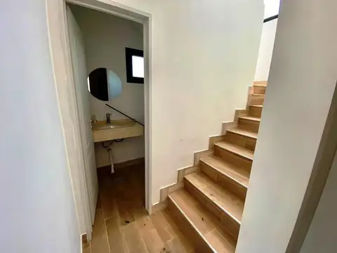 Casa 5 ambientes con 4 baños