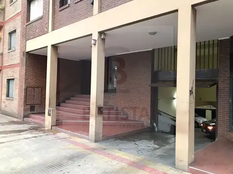 Vende cochera en calle 42 y 12