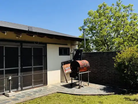 Caseros entre 2 de Abril y Berduc