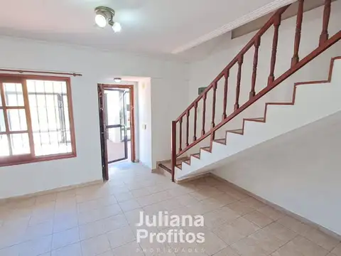 Casa en Alquiler en Quilmes Oeste, $ 850.000