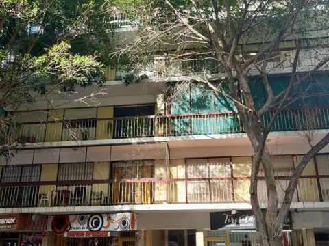 BAUNESS 2200, Piso 1