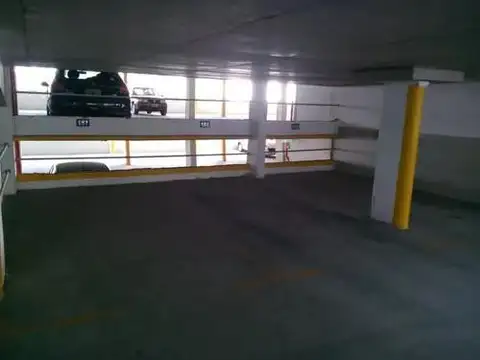 Excelente cochera Tacuari 600 super amplias