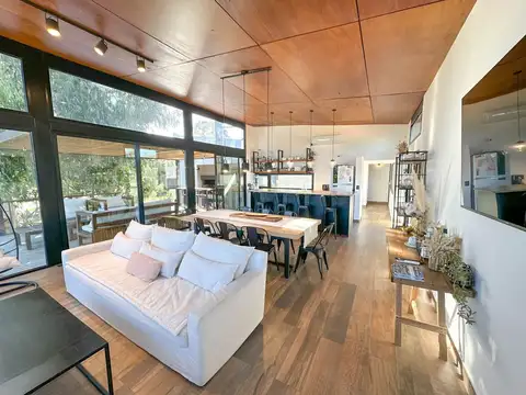 Casa 5 ambientes con 3 baños