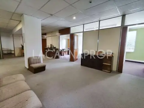 Local Comercial en Venta - 1.190 m² Totales - Oficinas Depósito Vestuarios