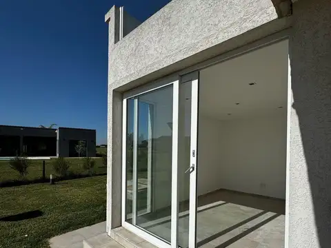 Casa en venta de 4 dormitorios c/ cochera en Canning