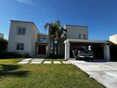 Casa en venta de 4 dormitorios c/ cochera en Canning