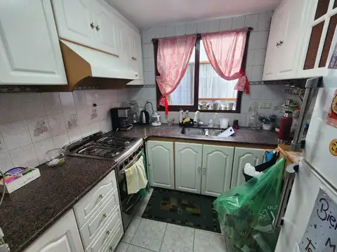 Galpon 200 m² y Dpto 5 amb, c/ quincho de 150 m² Cub. - Ramos Mejia