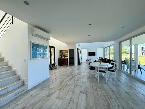 Venta Casa 5 amb. a La Laguna barrio Santa Isabel II Maschwitz Escobar