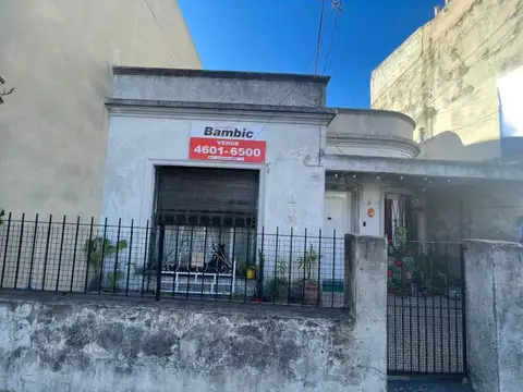 Casa antigua 4 ambientes - IDEAL PARA DEMOLER/EMPRENDIMIENTO INMOBILIARIO