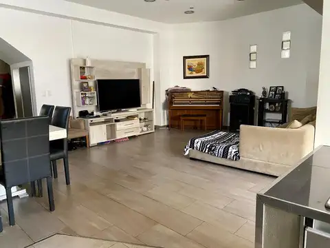 Depto Tipo Casa 4 ambientes con 2 baños