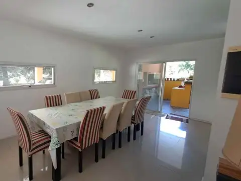 Casa 6 ambientes con 5 baños