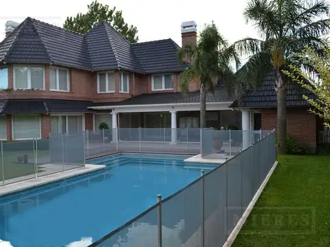 Casa en venta sobre lote interno en  La Celina, Ingeniero Maschwitz