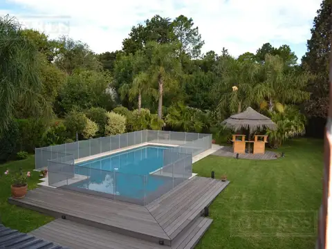 Casa en Venta con 2 cocheras