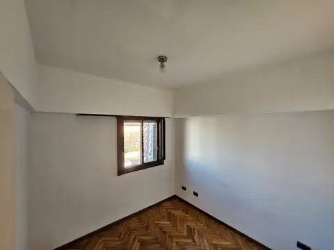 FLORESTA,3AMB,1PISO,ESCALER,MUY BUEN ESTADO GRAL,OPORTUNIDAD