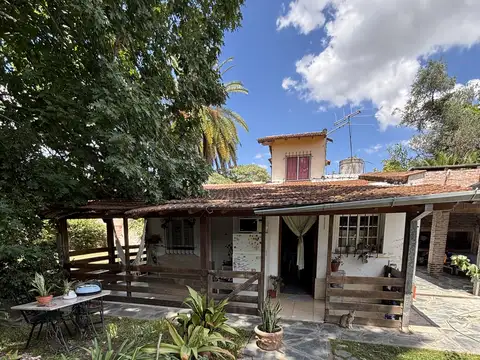 Casa en Venta con 2 cocheras