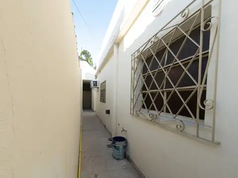 Casa 5 ambientes con 4 baños