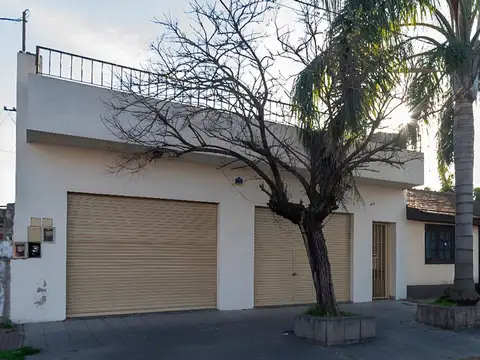 VENTA CASA /5 AMB CON LOCALES BANFIELD