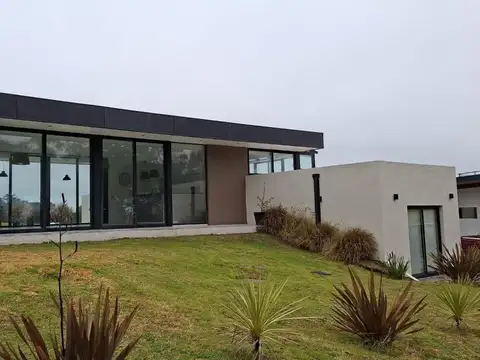 Casa en venta - 4 Dormitorios 4 Baños - Mar del Plata