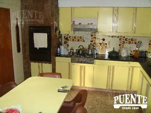 Casa en Venta con 4 cocheras
