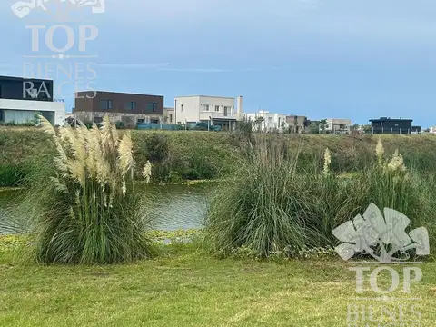 Terreno en Venta en El Cantón - Barrio Golf, USD 110.000