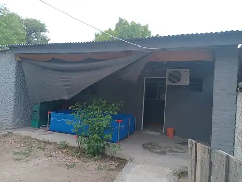 VEDNDO CASA  3 AMBIENTES CON 2 LOCALES AL FRENTE