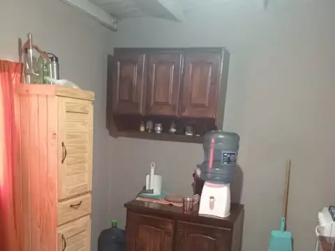 VEDNDO CASA  3 AMBIENTES CON 2 LOCALES AL FRENTE