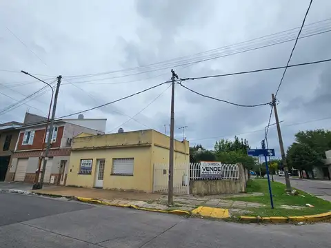 Casa 3 amb. con parque y cochera