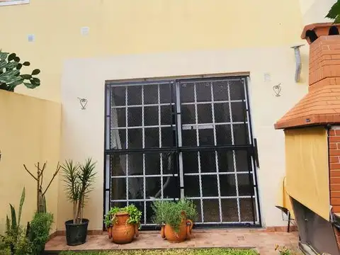 Depto Tipo Casa 4 ambientes con 2 baños