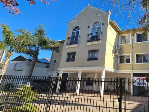 Dpto 4 amb.,3 bañosTRIPLEX  200m2