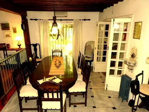 Casa 6 ambientes con 4 baños