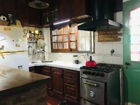 Casa 5 ambientes con 2 baños