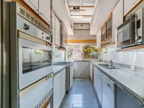 Casa 6 ambientes con 4 baños