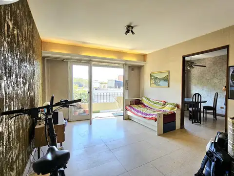 Departamento de 4 ambientes con balcón  Pompeya
