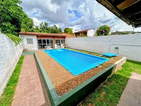 CASA EN VENTA EN LAVALLOL CON PILETA