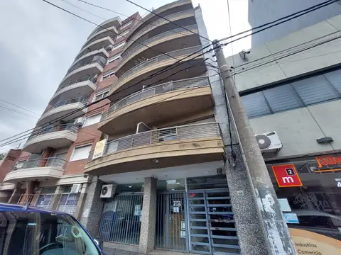 DEPARTAMENTO 2 AMBIENTES CON BALCON - EXCELENTE UBICACION -